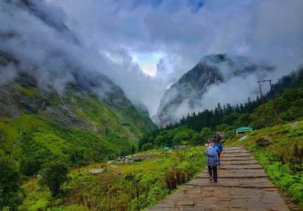 Hemkunt Sahib Sacred Trail