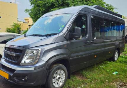17 Seater Urbania Traveller